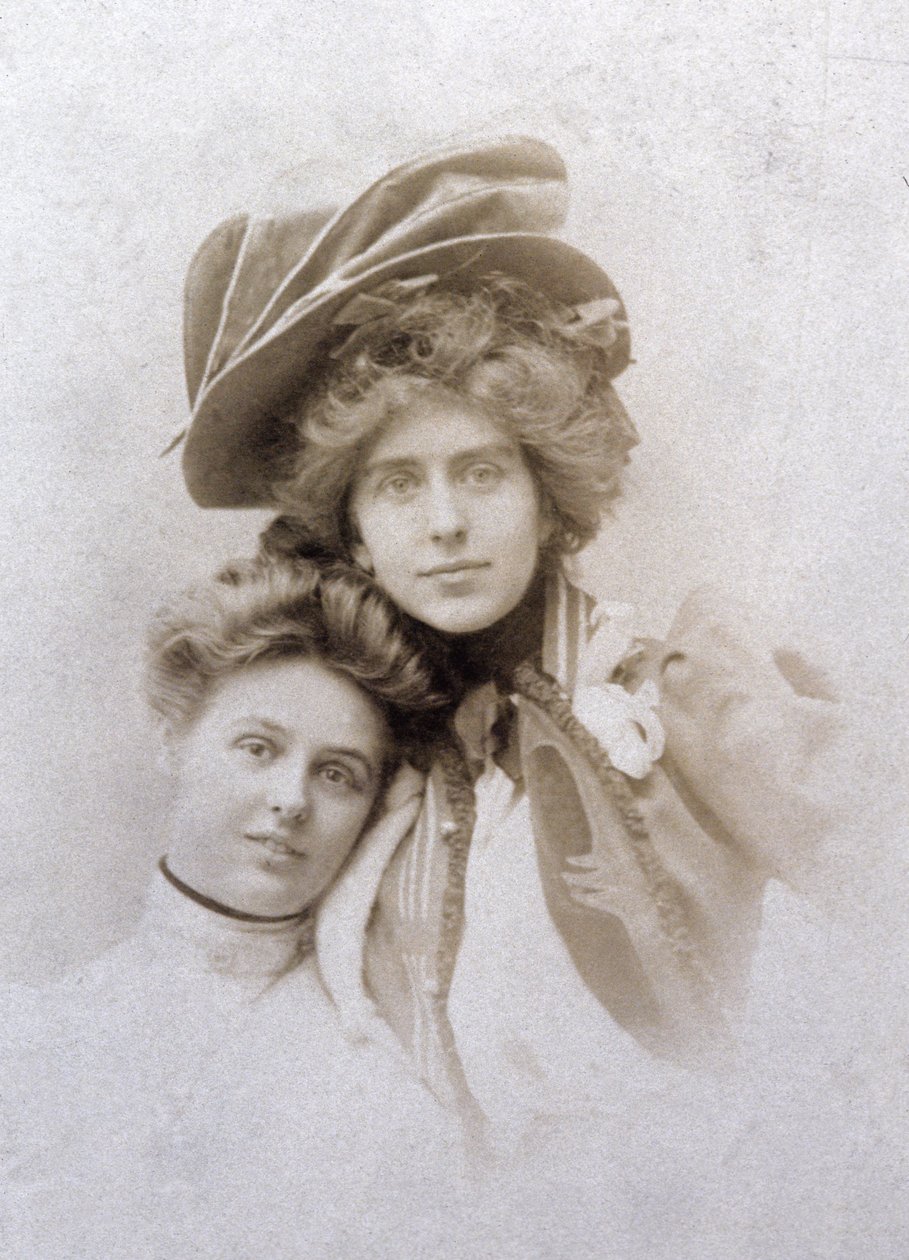 Natalie Clifford Barney en Renee Vivien, Frankrijk, ca.1900 (zwart-wit foto) door Unknown photographer