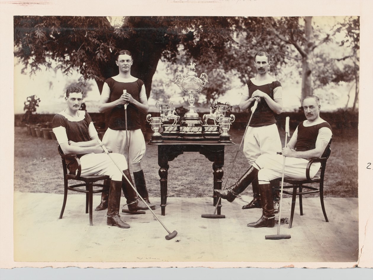 Polo team met trofeeën door Unknown photographer