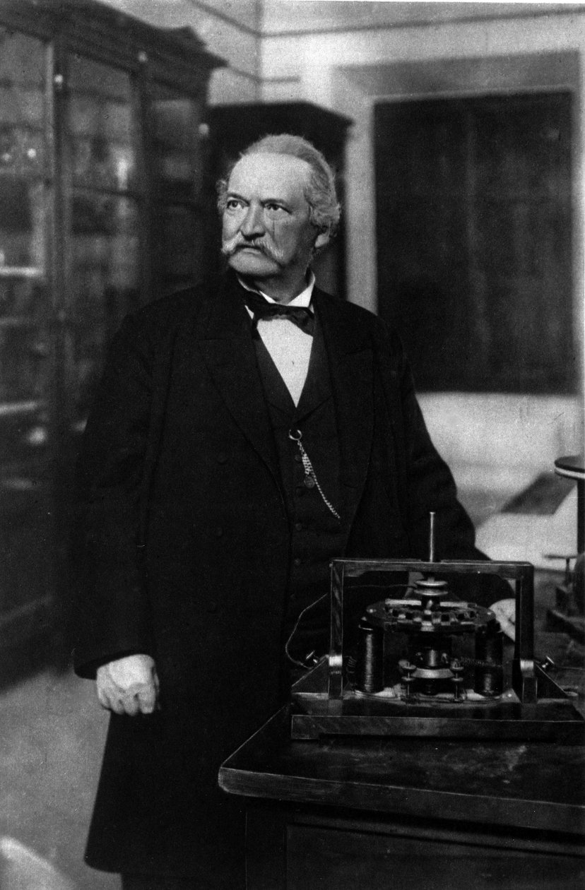 Portret van Antonio Pacinotti Italiaanse natuurkundige (1841-1912) met zijn Ring (Anello) door Unknown photographer
