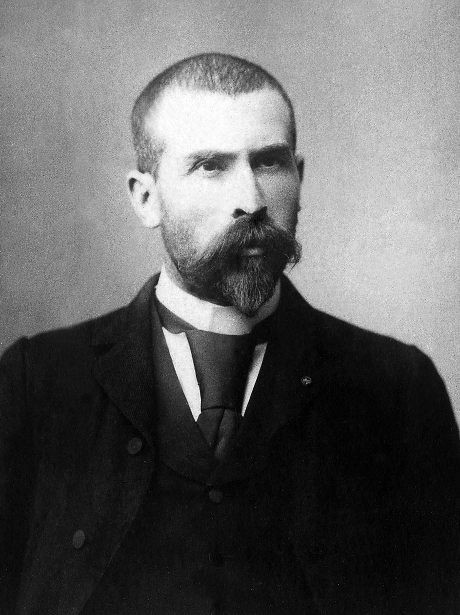 Portret van Emile Roux, Franse arts en bioloog. door Unknown photographer