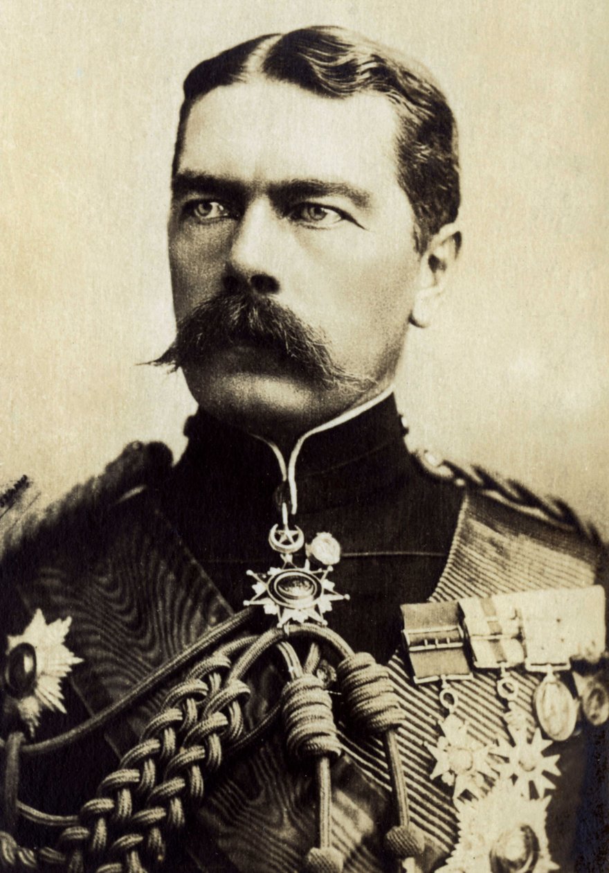 Portret van Lord Kitchener van Khartoem (1850-1916), Engelse militair door Unknown photographer
