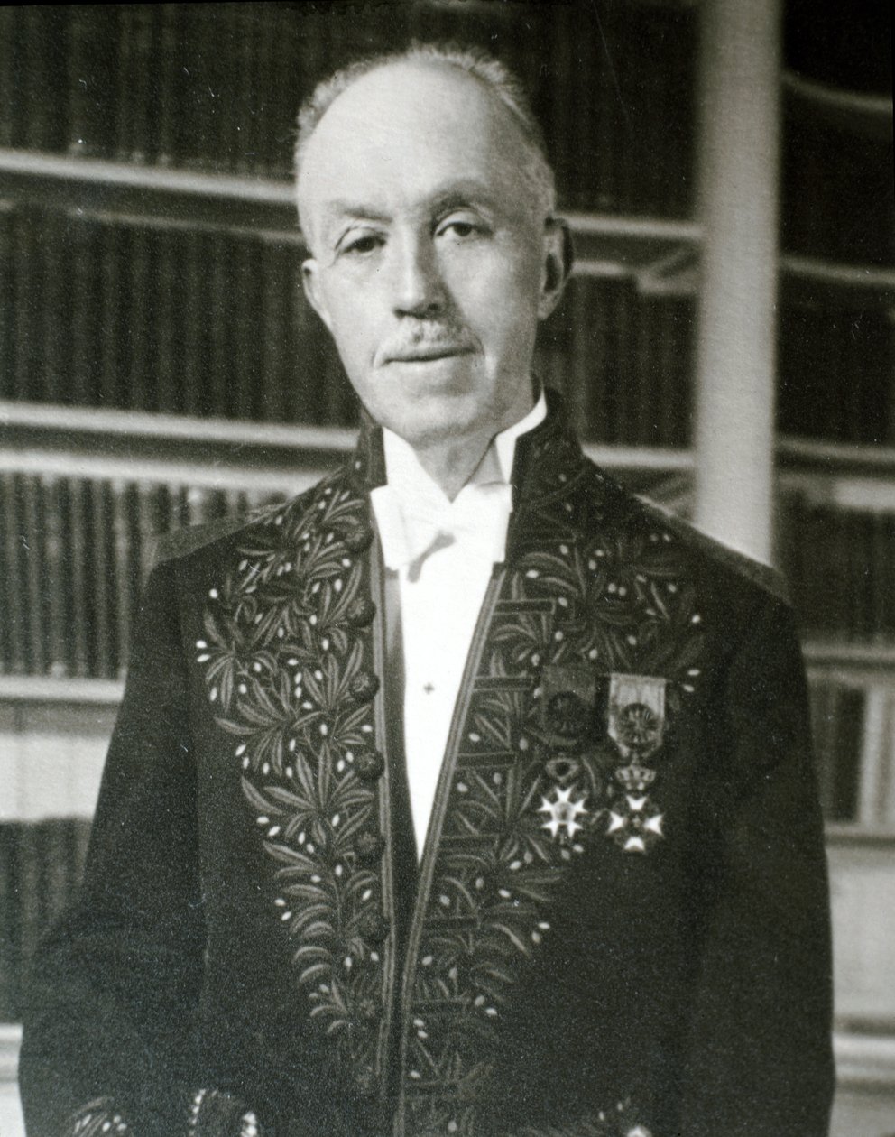 Portret van Louis-Victor-Pierre-Raymond De Broglie (foto) door Unknown photographer