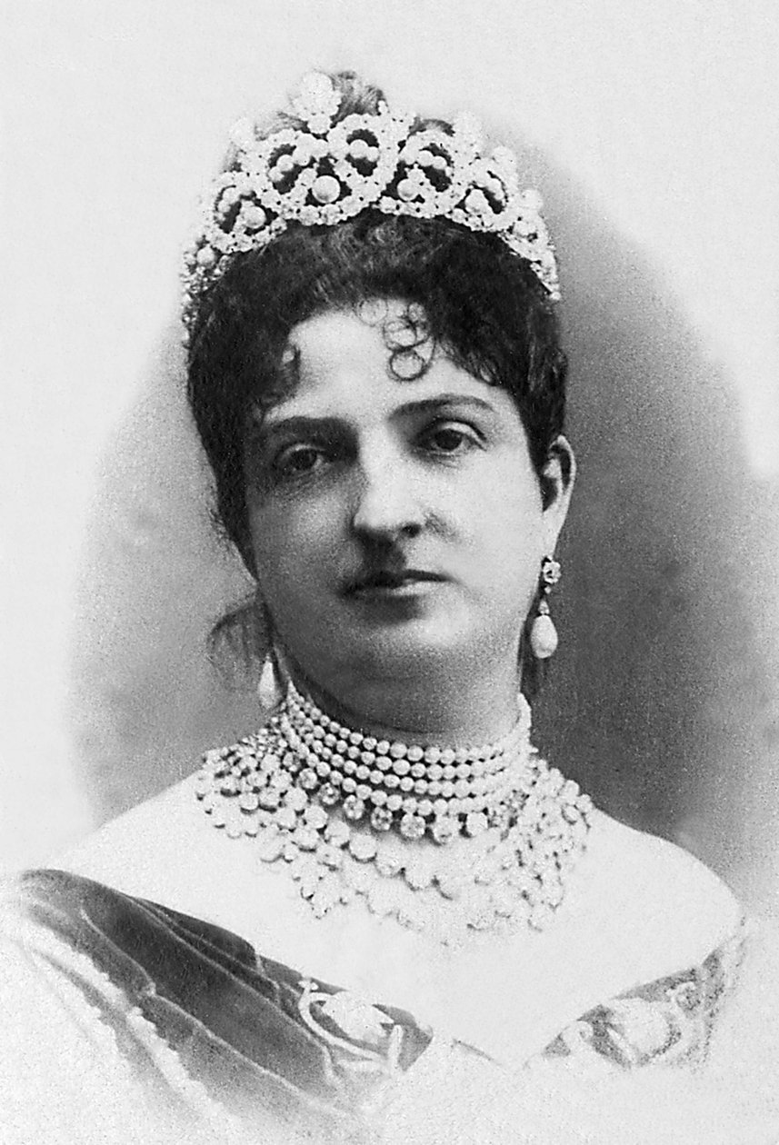 Portret van Margarita van Savoye Genes (1851-1926), Koningin van Italië (1878-1900) en vrouw van de Koning van Italië, Humbert I. door Unknown photographer