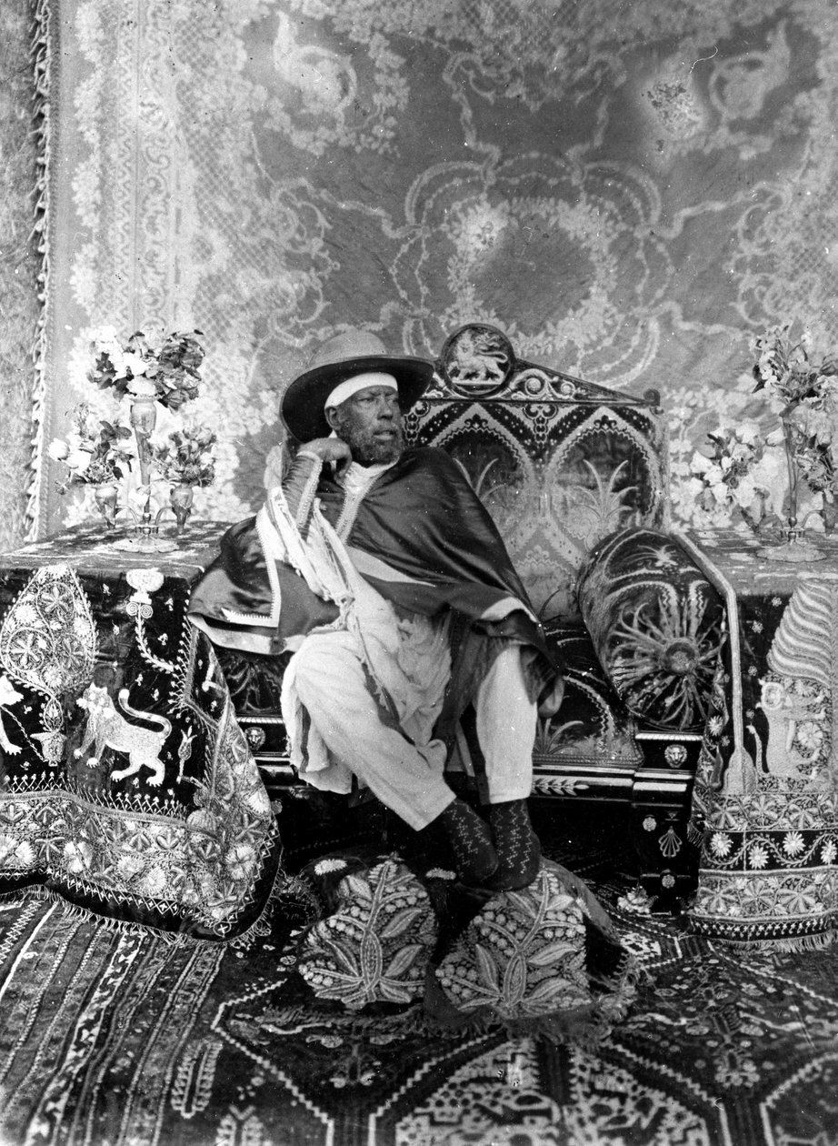 Portret van Menelik II (1844 - 1913), Keizer van Ethiopië. door Unknown photographer
