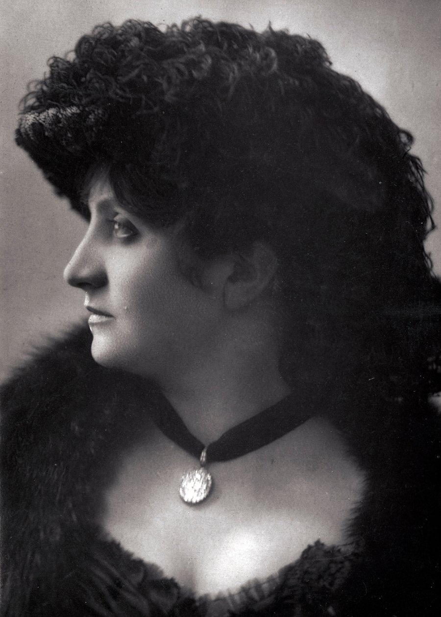 Portret van Pauline Patry (Jeanne Cecile Pesty) (1856-?) Franse actrice van het einde van de 19e eeuw door Unknown photographer