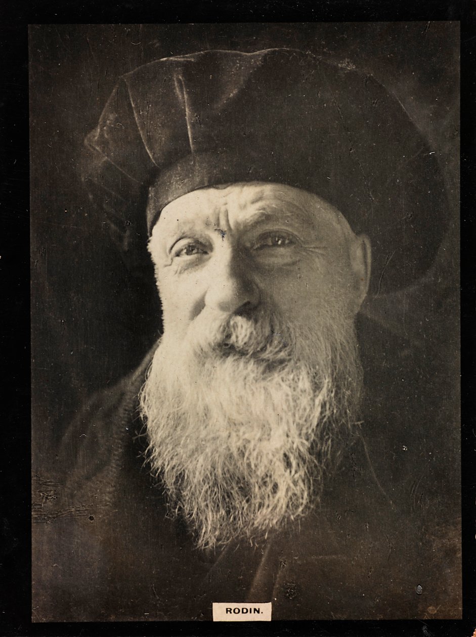 Portret van de Franse beeldhouwer Auguste Rodin (1840-1917) door Unknown photographer