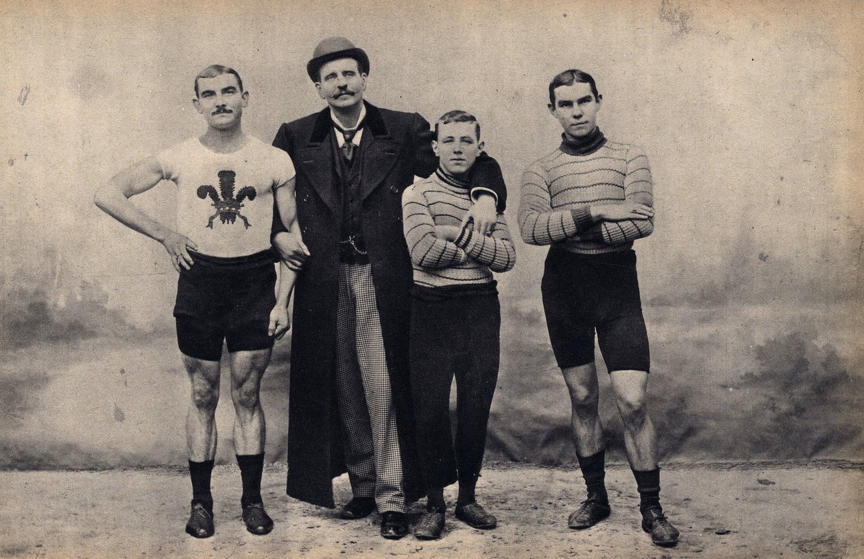 Portret van het Gladiator fietsteam. Fotografie, eind 19e eeuw, Parijs. Collectie Selva door Unknown photographer