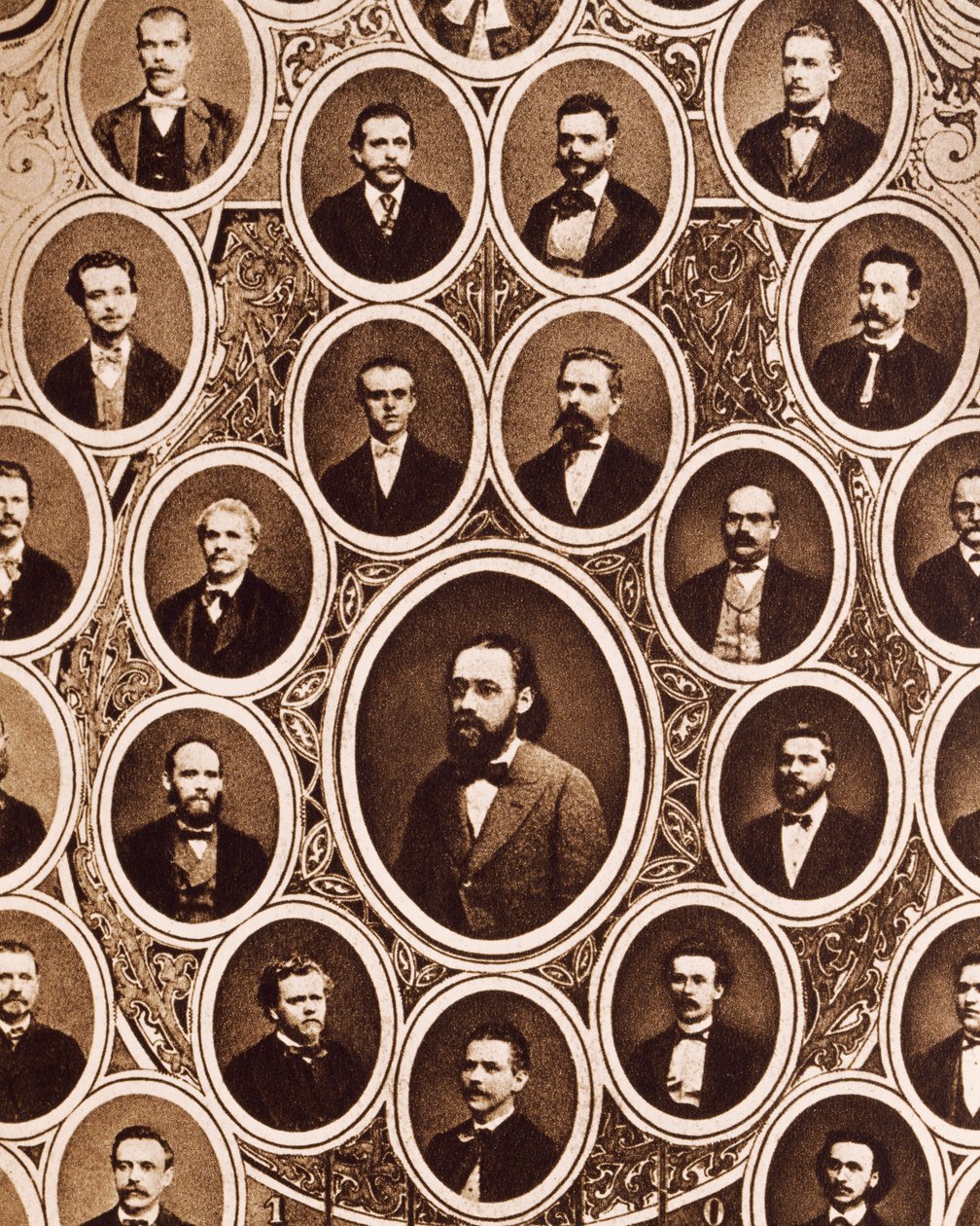 Portretten van leden van het Provisioneel Theaterorkest van Praag, met Antonin Dvorak en Bedrich Smetana door Unknown photographer