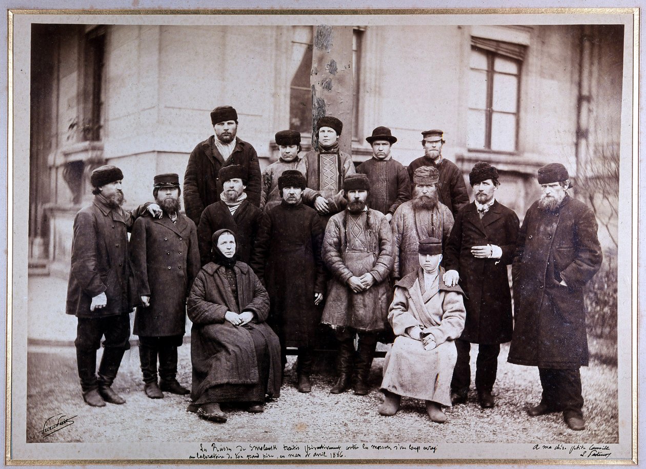 Russen van Smolensk, verhandelingen tegen hondsdolheid door Unknown photographer