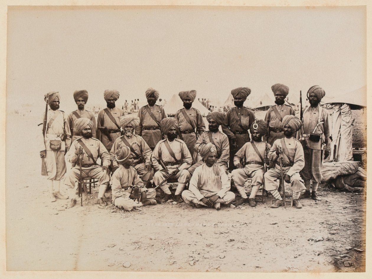 Het 15e (Ludhiana) Regiment van de Bengal Native Infantry in het woestijnlandschap van Soedan door Unknown photographer