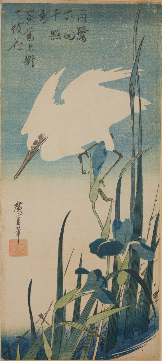 Een witte reiger in vlucht en blauwe irissen / Shobu to shirasagi door Utagawa Hiroshige