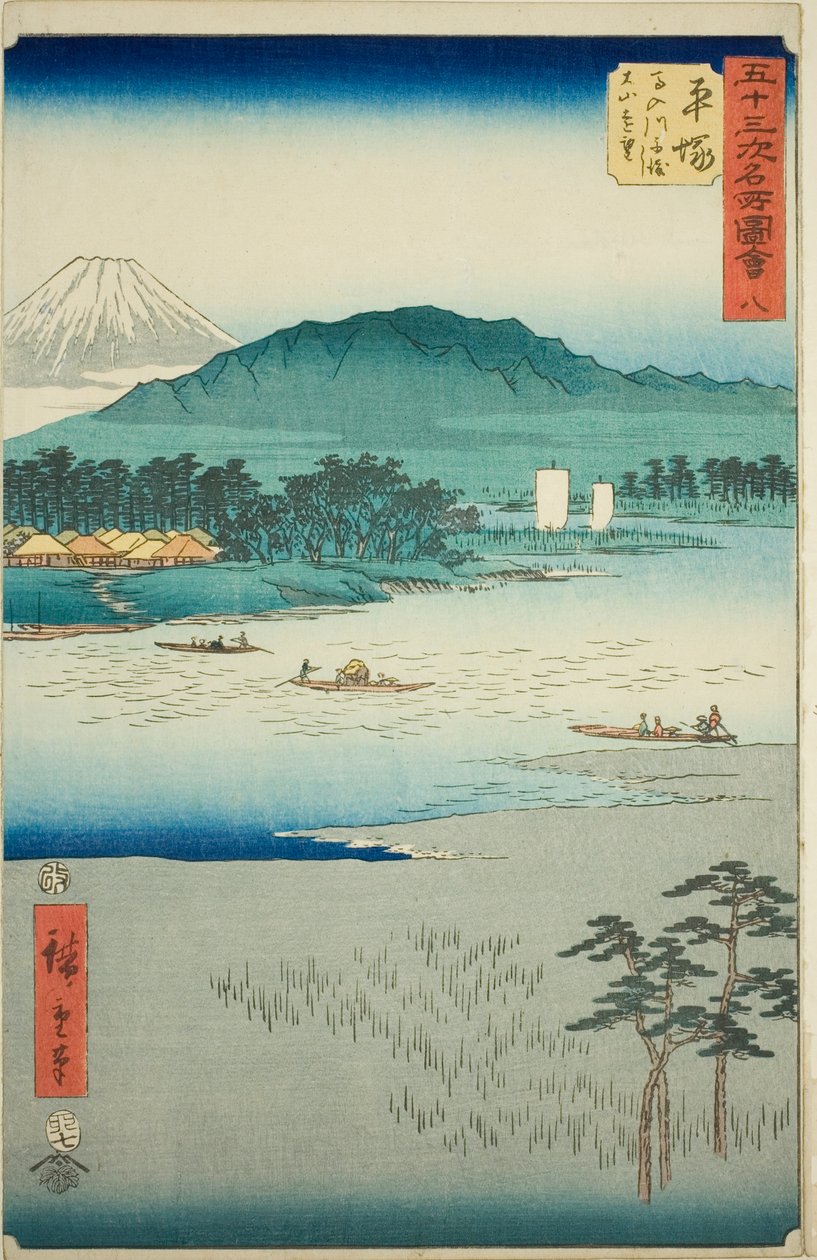 Hiratsuka: Veerboot op de Banyu-rivier en verre uitzicht op de berg Oyama, nr. 8 uit de serie "Beroemde bezienswaardigheden van de drieënvijftig stations," ook bekend als de Verticale Tokaido door Utagawa Hiroshige