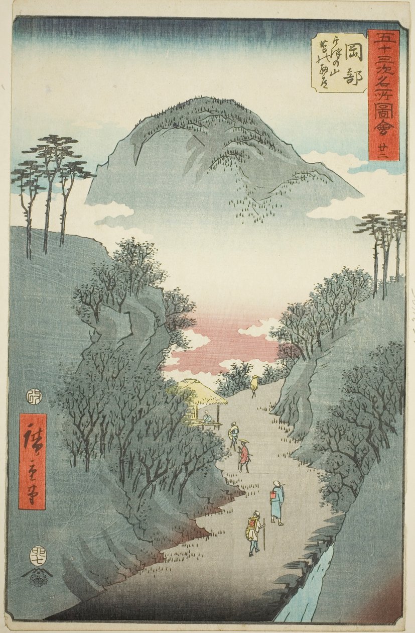Okabe: Smalle Met Klimop Begroeide Weg bij de Berg Utsu (Okabe, Utsu no yama tsuta no hosomichi), nr. 22 uit de serie "Beroemde Zichten van de Drieënvijftig Stations (Gojusan tsugi meisho zue)," ook bekend als de Verticale Tokaido door Utagawa Hiroshige