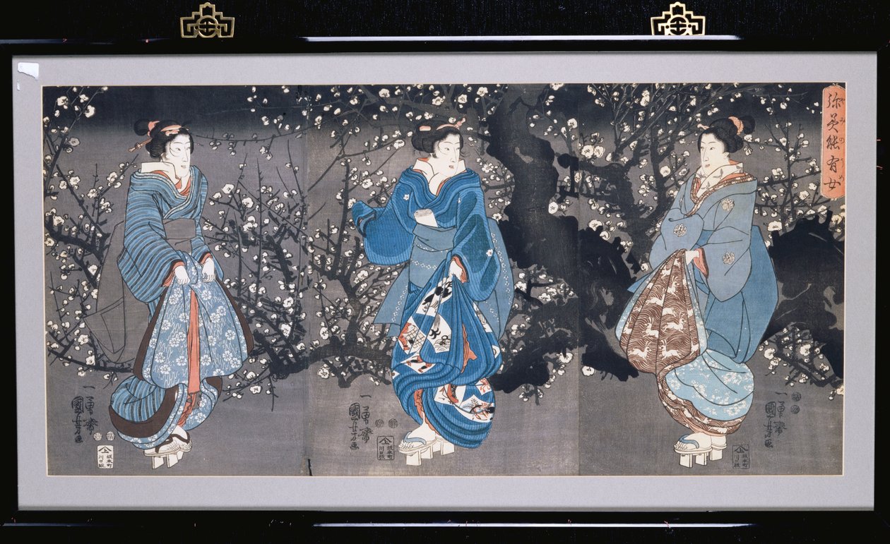 Een Oban Drieluik met een Nachtelijk Tafereel met drie Bijin door Utagawa Kuniyoshi