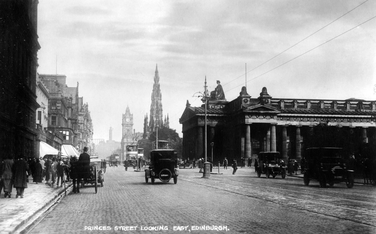 Kijkend naar het oosten langs Princes Street, Edinburgh, begin 20e eeuw door Valentine and Sons Ltd
