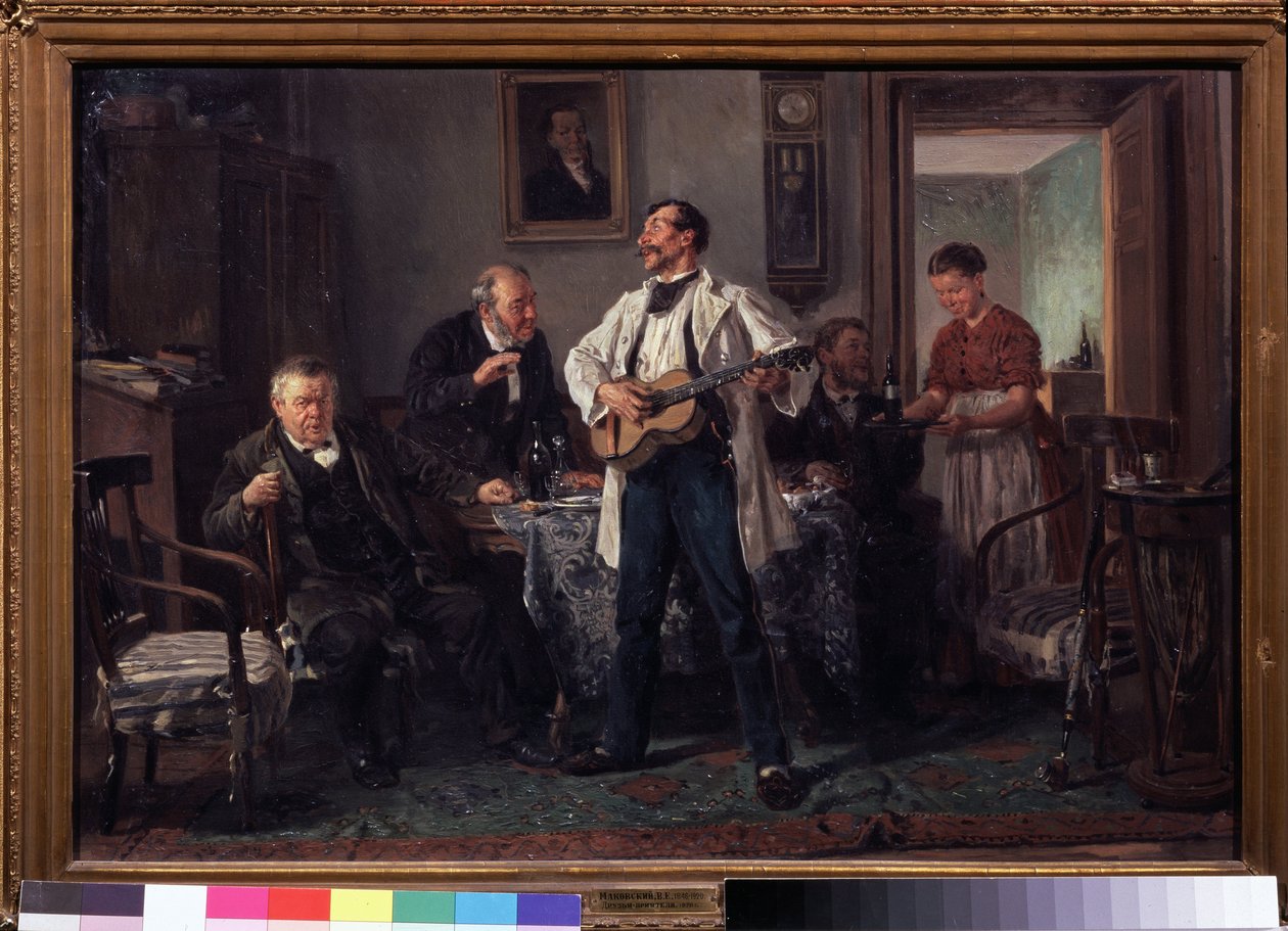 De vrienden. Verzameld rond een tafel in een salon, luisteren ze naar een gitarist die zingt terwijl een vrouw hen een nieuwe fles wijn brengt. door Vladimir Egorovic Makovsky