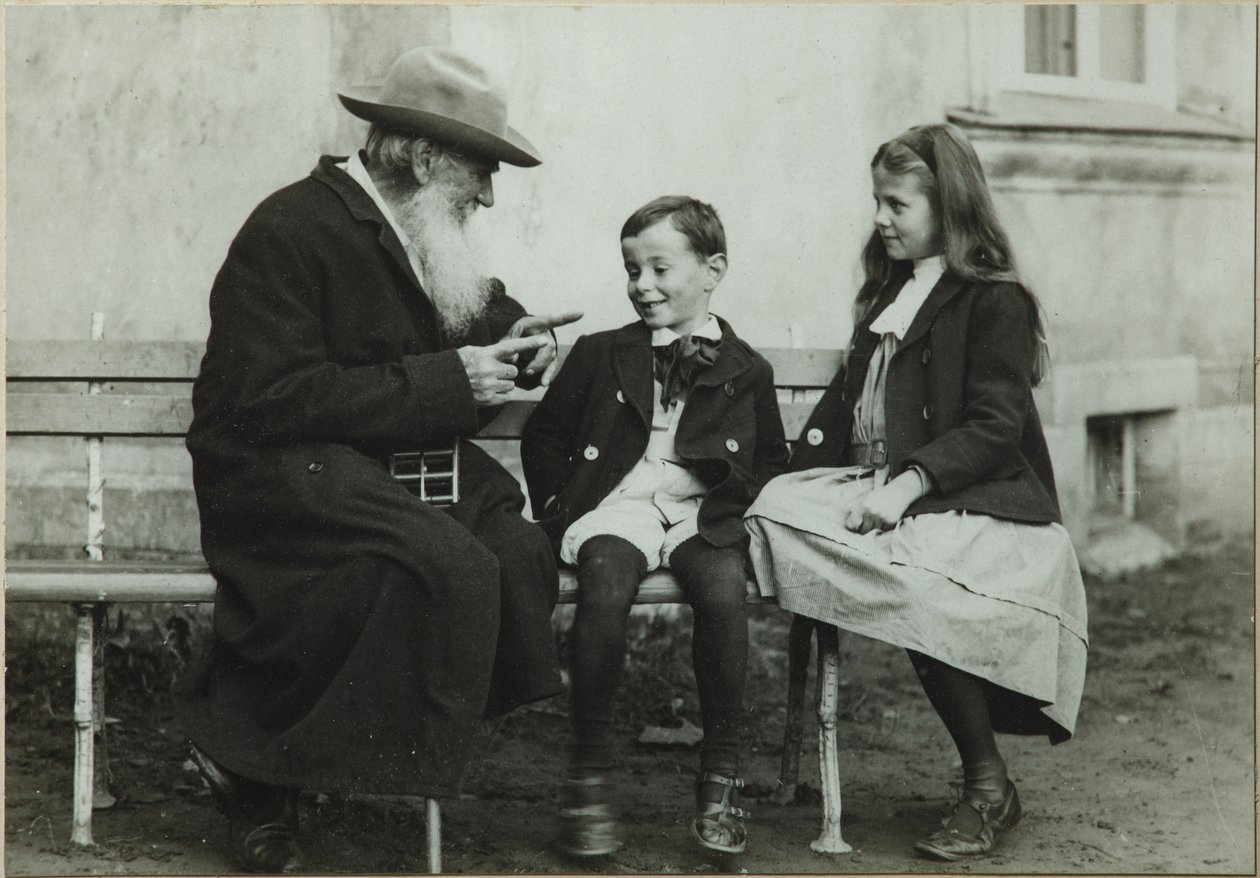 Leo Tolstoy met kleinkinderen Leo en Sofia, 1909 door Vladimir Grigorievich Chertkov