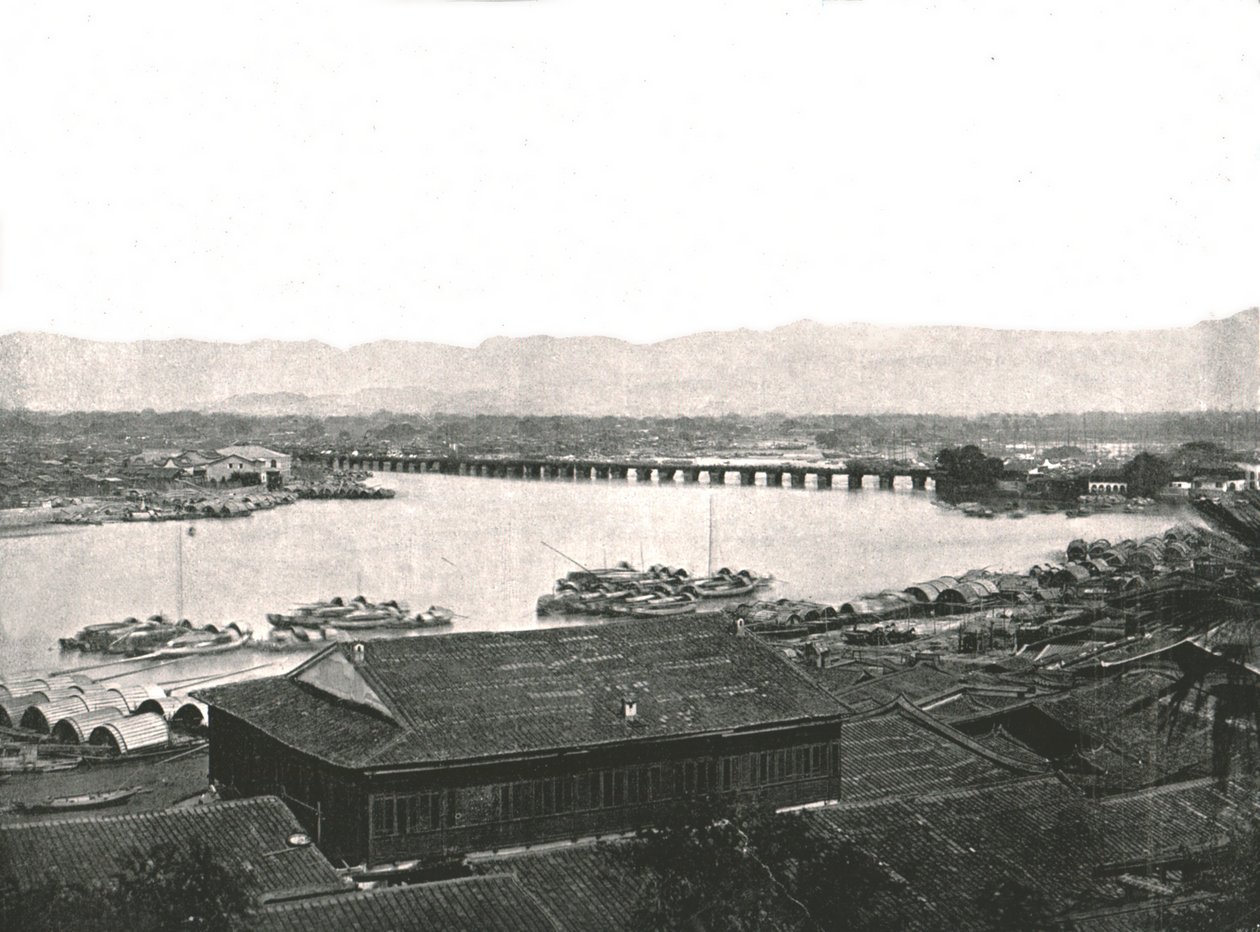 De rivier Min en de grote brug, Foochow, China, 1895 door W and S Ltd