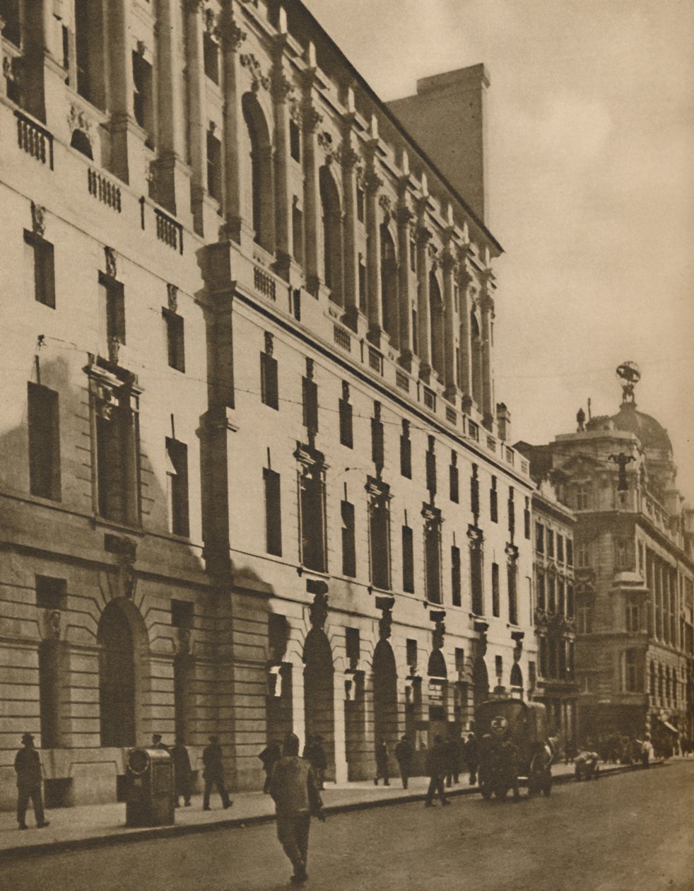 Gebouwen representatief voor New London in Moorgate Street, ca. 1935 door Walter Benington