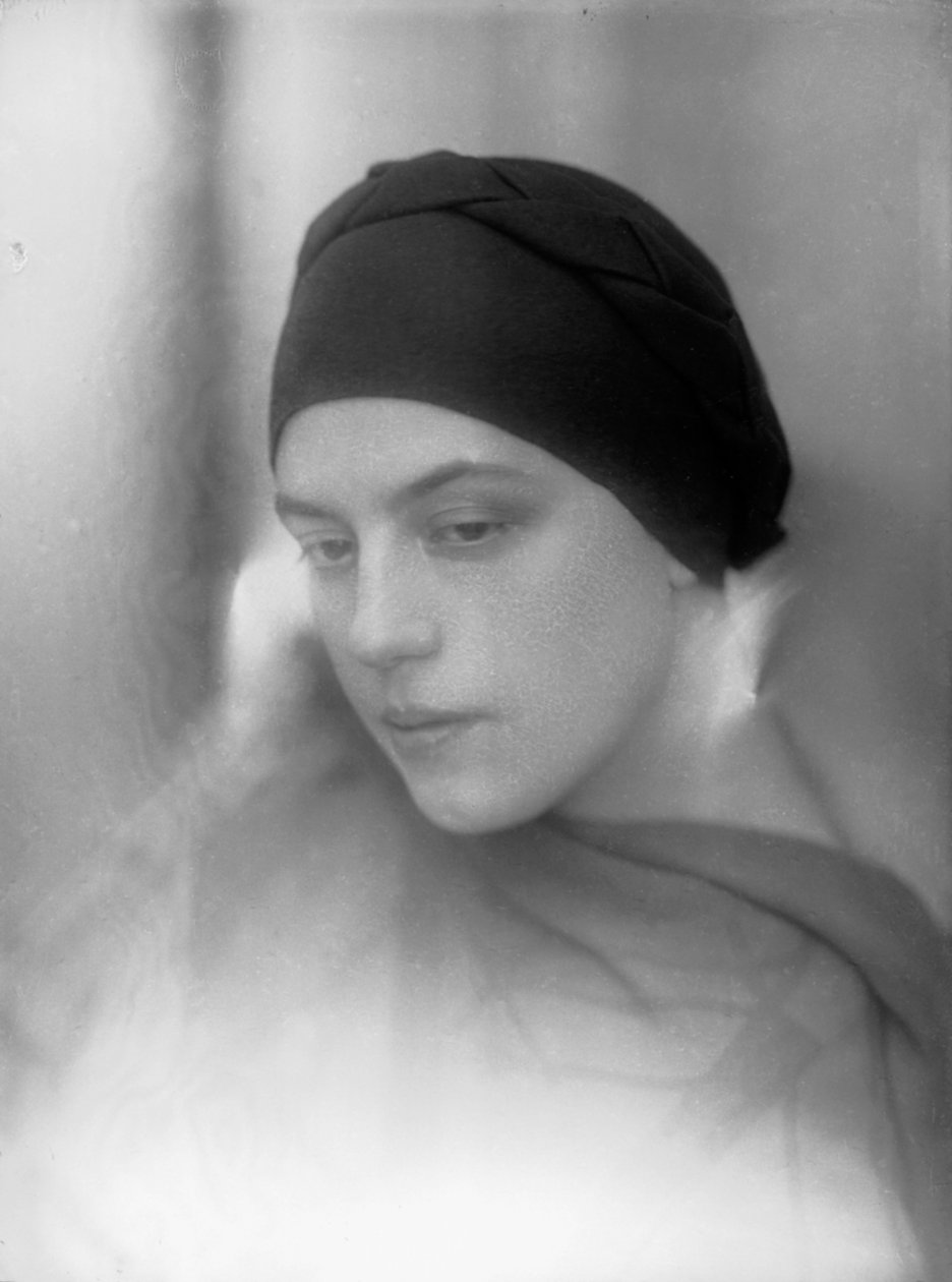 Portret van Anita Pittoni, ca. 1933 (z/w foto) door Wanda Wulz