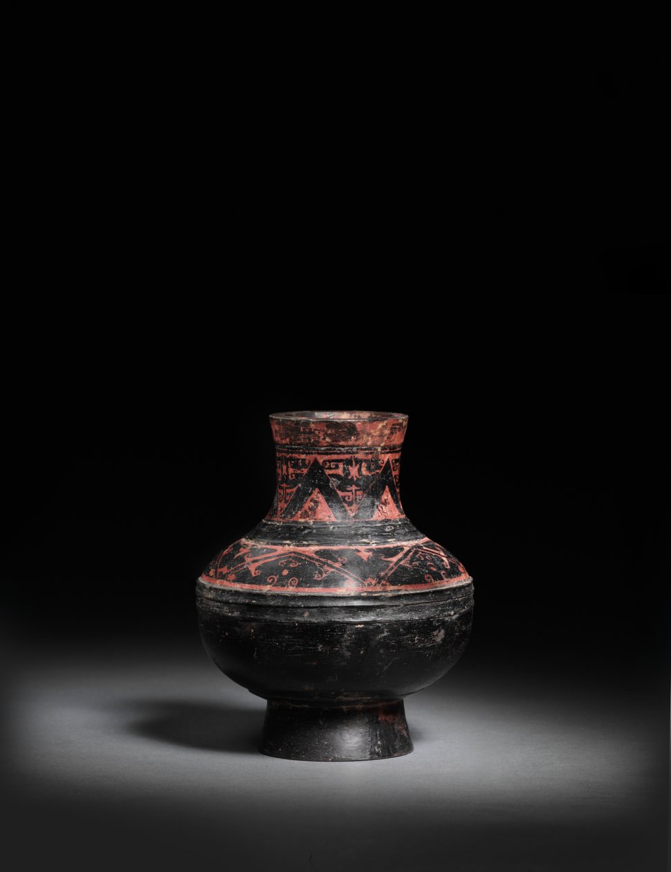Kleine rood-geschilderde zwart-gelakte zwarte aardewerken pot, Hu, 476-221 v.Chr. door Warring States period Chinese School