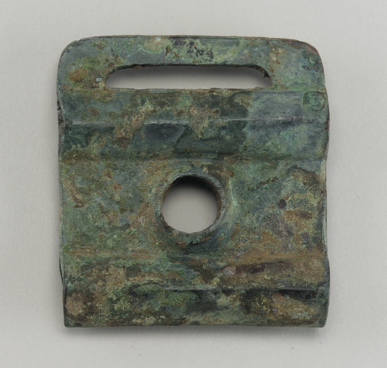 Strijdwagen of harnas fitting (brons) door Western Zhou Dynasty Chinese School