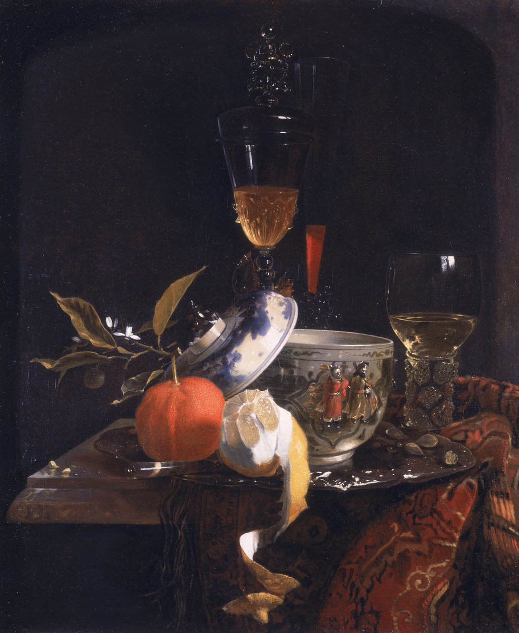 Stilleven met Chinese suikerpot, glazen kelk en fruit door Willem Kalf