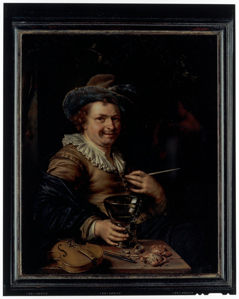Een man met een klapbuis en een roemer zittend aan een tafel waarop een viool en krabben rusten door Willem Van Mieris