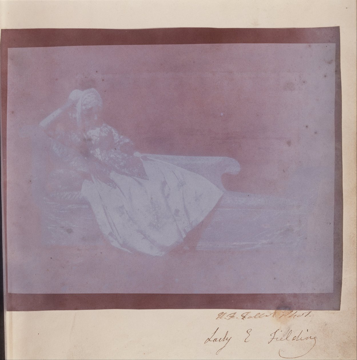 (Lady Elisabeth Feilding op Chinz stoel) door William Henry Fox Talbot