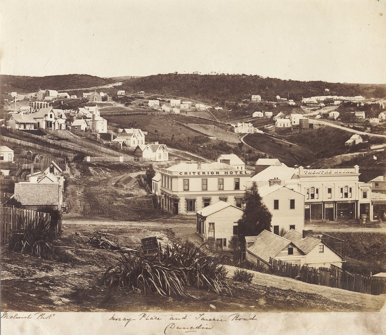 Moray Place en Taieri Road, Dunedin door William Meluish