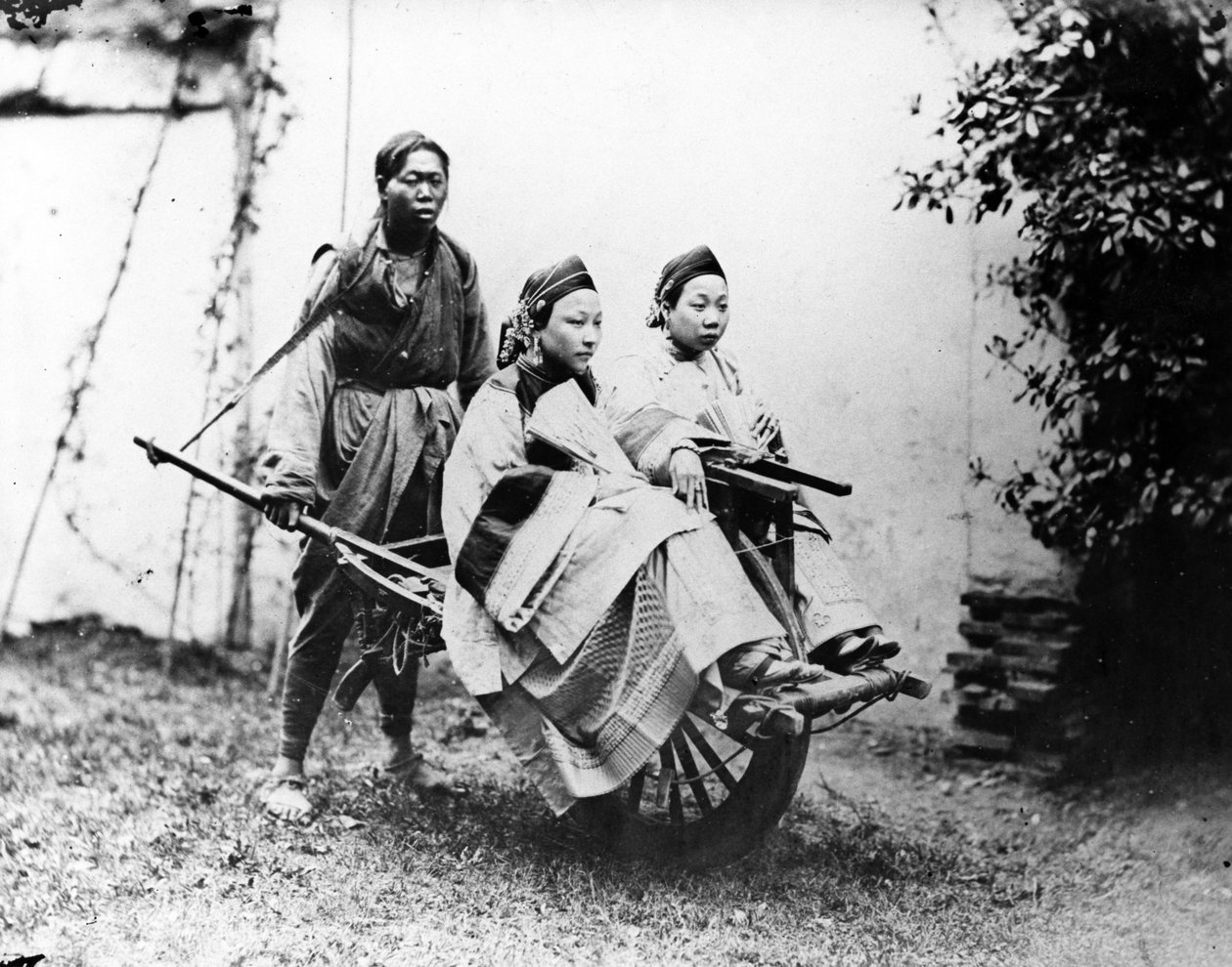 Shanghai Barrow Taxi, ca. 1870s door William Saunders