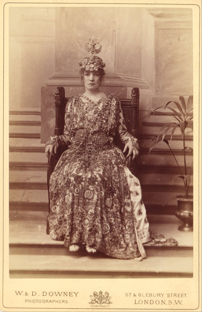 Sarah Bernhardt als keizerin Theodora in Sardous Theodora door William and Daniel Downey