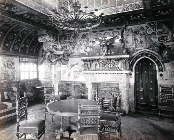 Eetkamer in het huis van William Burges door William Burges