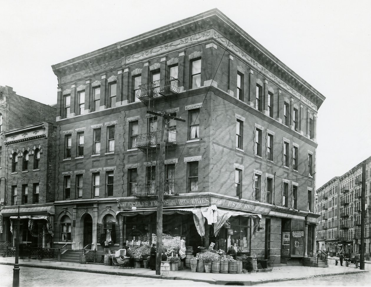 767 East 152nd Street, 7 december 1915 door William Davis Hassler