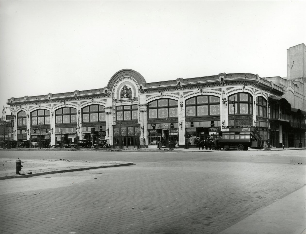 Audubon Ballroom, 165th Street en Broadway, ca. 1910-21 door William Davis Hassler