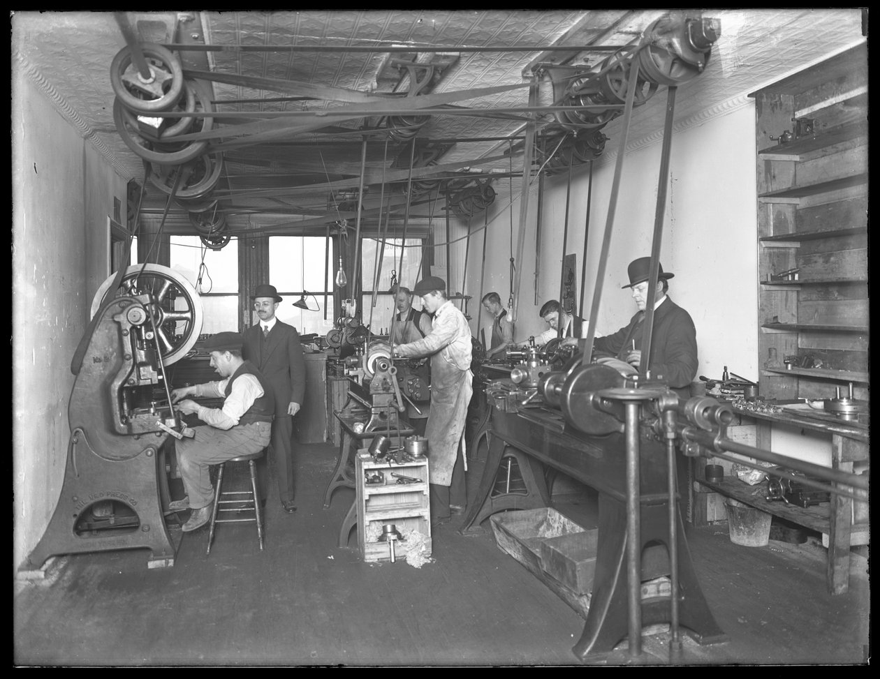 Werkplaats op de vijfde verdieping, Geyser Electric Water Heater Company, 42 Hudson Street, New York City, 31 december 1914 door William Davis Hassler