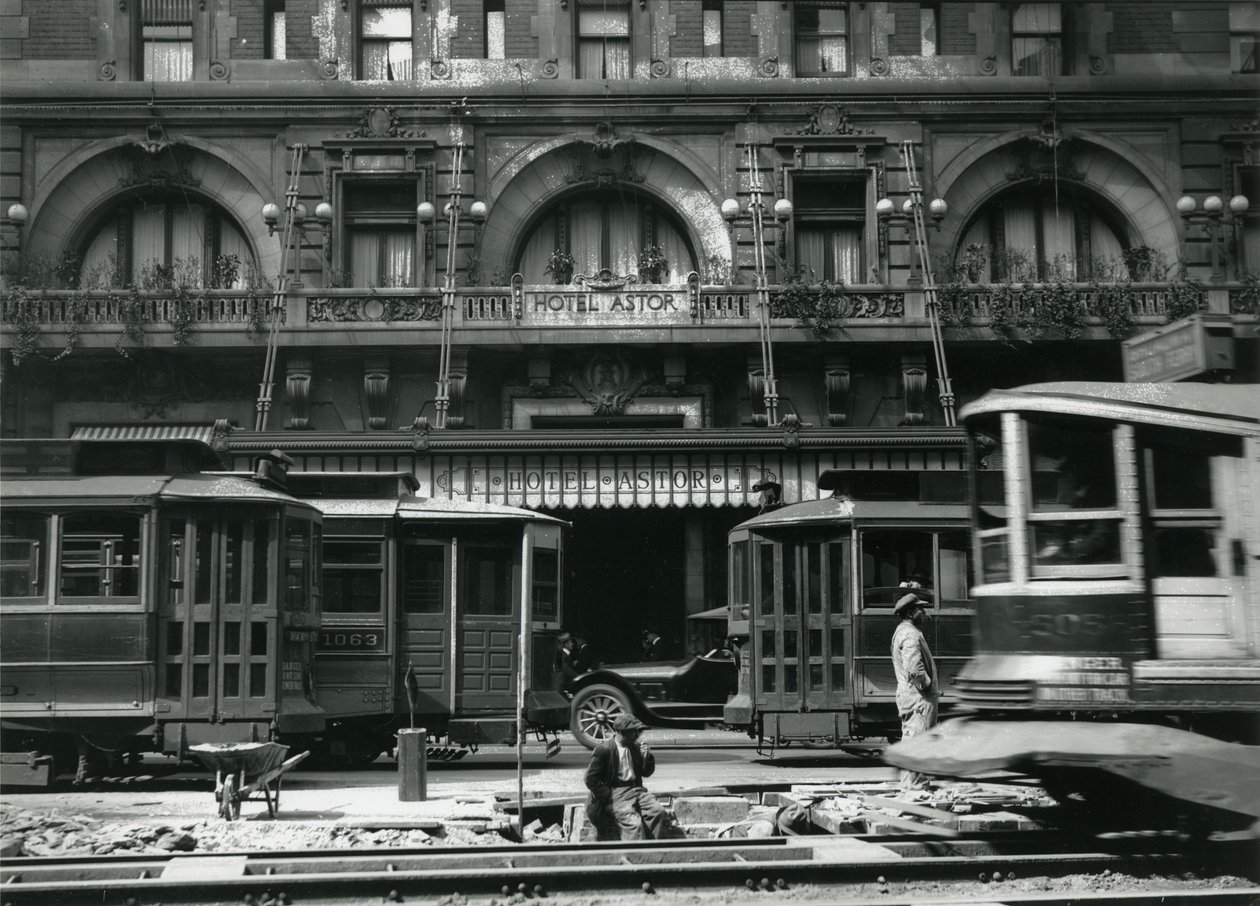 Hotel Astor, ca. 1910-21 door William Davis Hassler