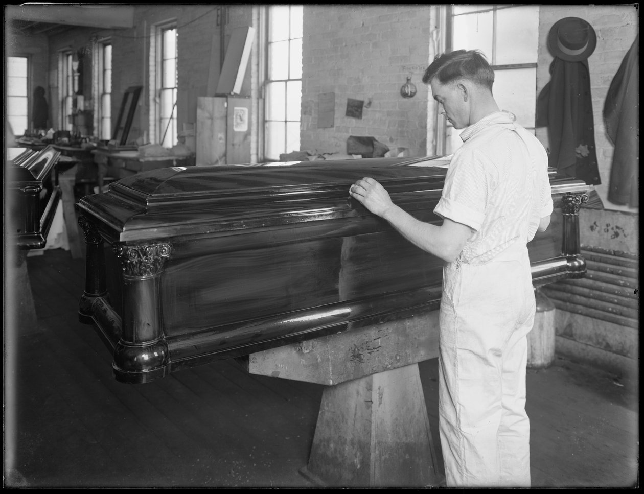 Inspectie van een kist, Oneida, New York, 3 april 1916 door William Davis Hassler