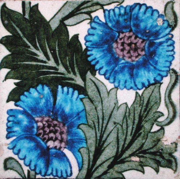 Tegel met bloemmotief door William de Morgan