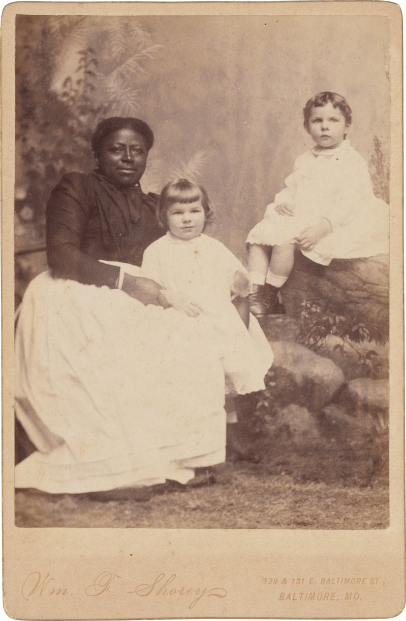 Portret van een vrouw en kinderen,c. 1890 (foto) door William F. Shorey