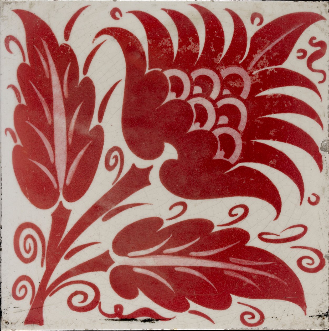 Tegel met gestileerde bloem met twee bladeren en ranken, 1882-1888 door William Frend De Morgan
