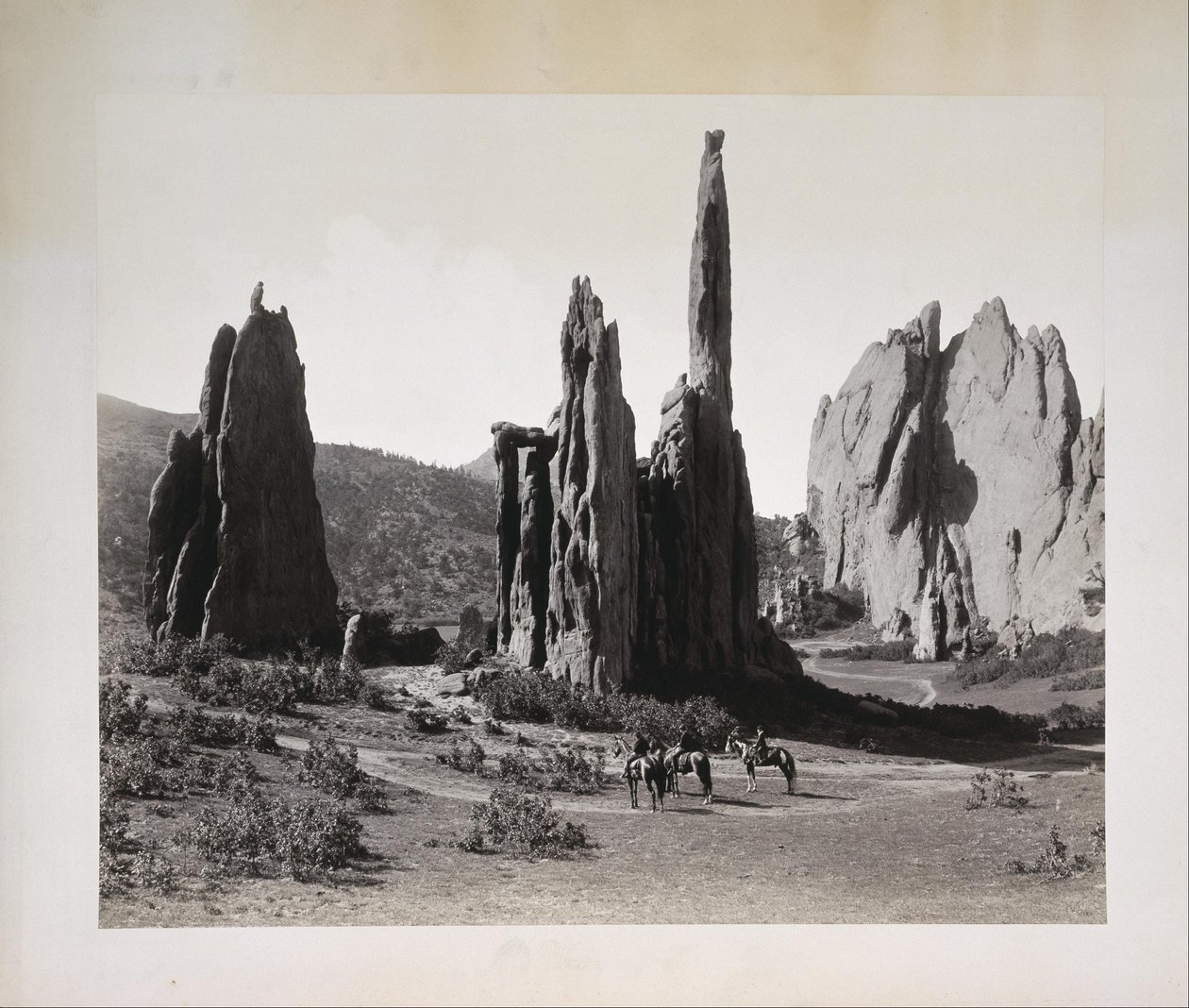 Kathedraal Spitsen, Garden of the Gods, Colorado door William Henry Jackson