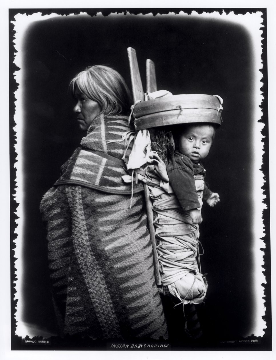 Navaho vrouw met een kind op haar rug, c.1914 door William Carpenter