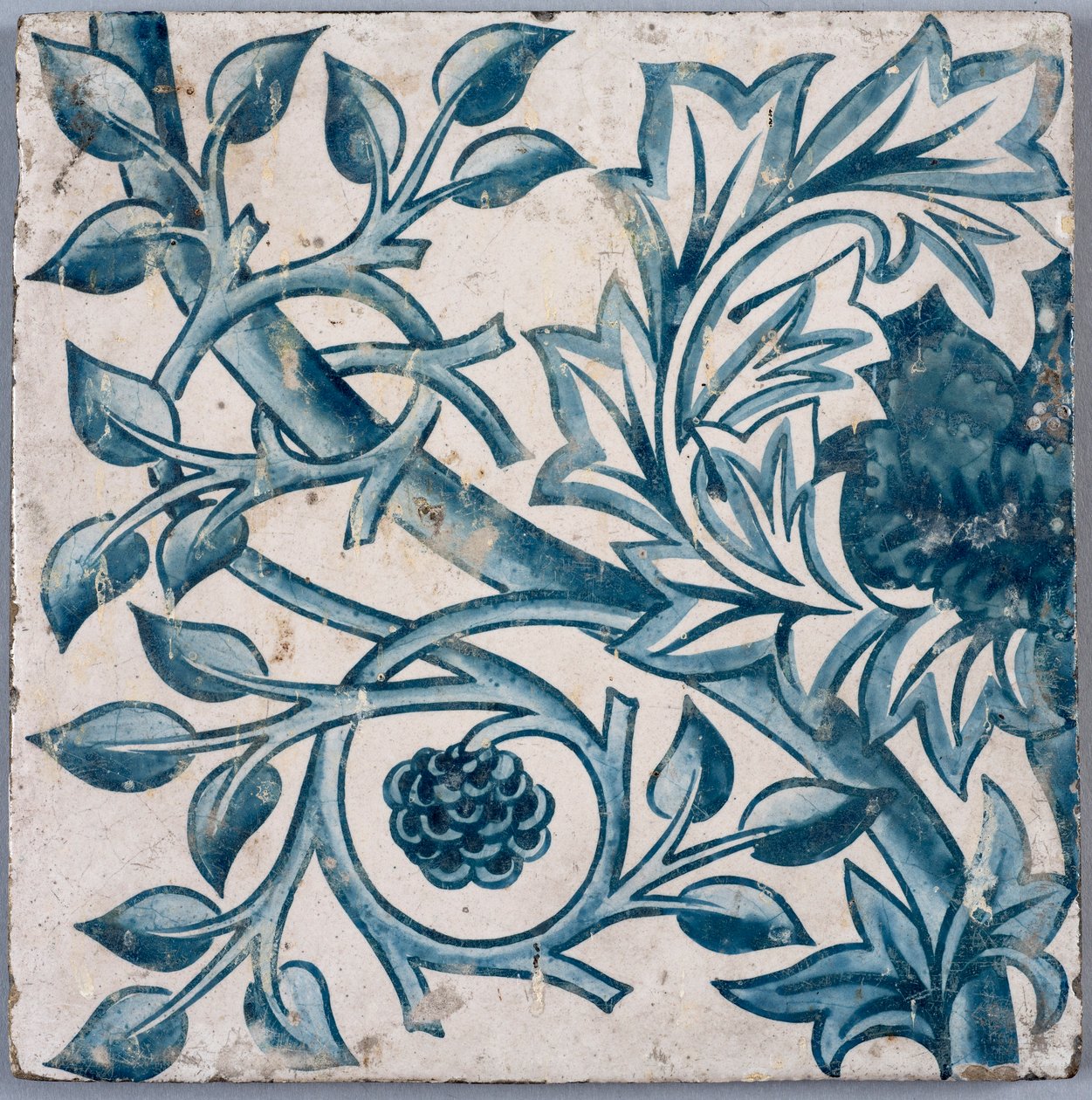 Blauw bloemmotief. Tegel, 1870s-1880s door William Morris