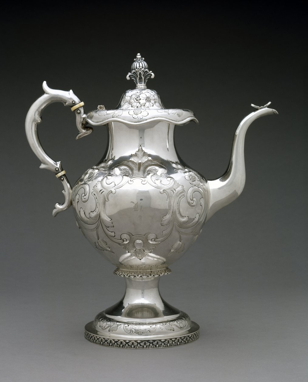 Theepot, ca. 1845-1872 door Wood and Hughes (attr.to)