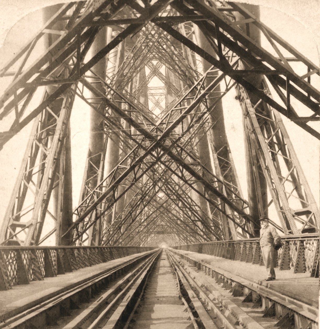 De Grote Forth-brug, Schotland, 1896 door Works and Sun Sculpture Studios