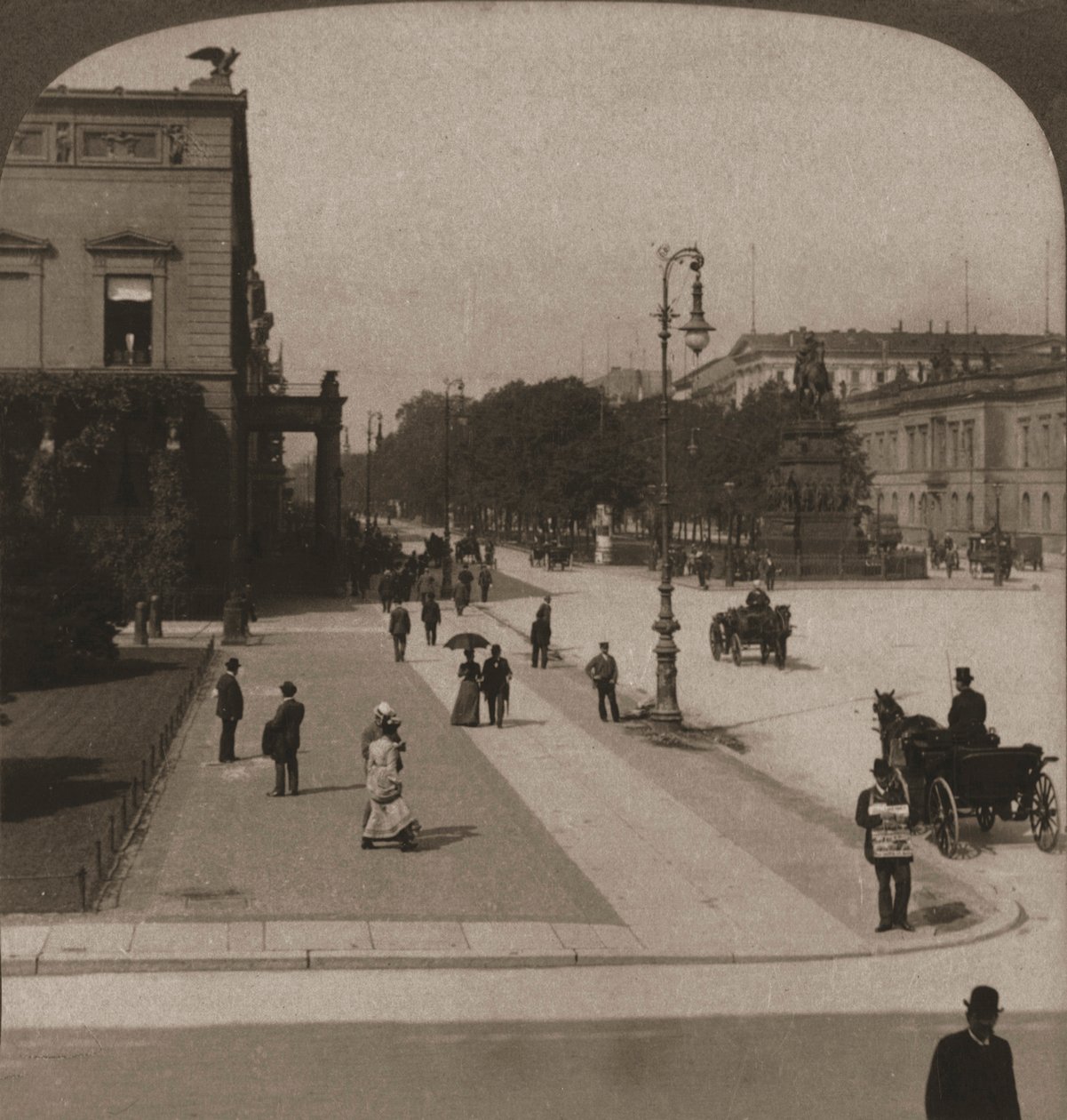 Unter den Linden, Berlijn, 1903 door Works and Sun Sculpture Studios
