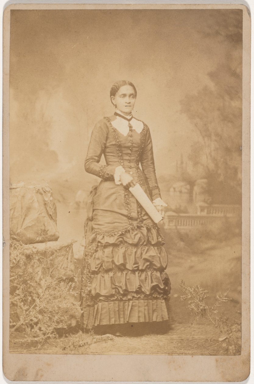 Portret van een vrouw,c. 1900 (foto) door Wright & Cornwell