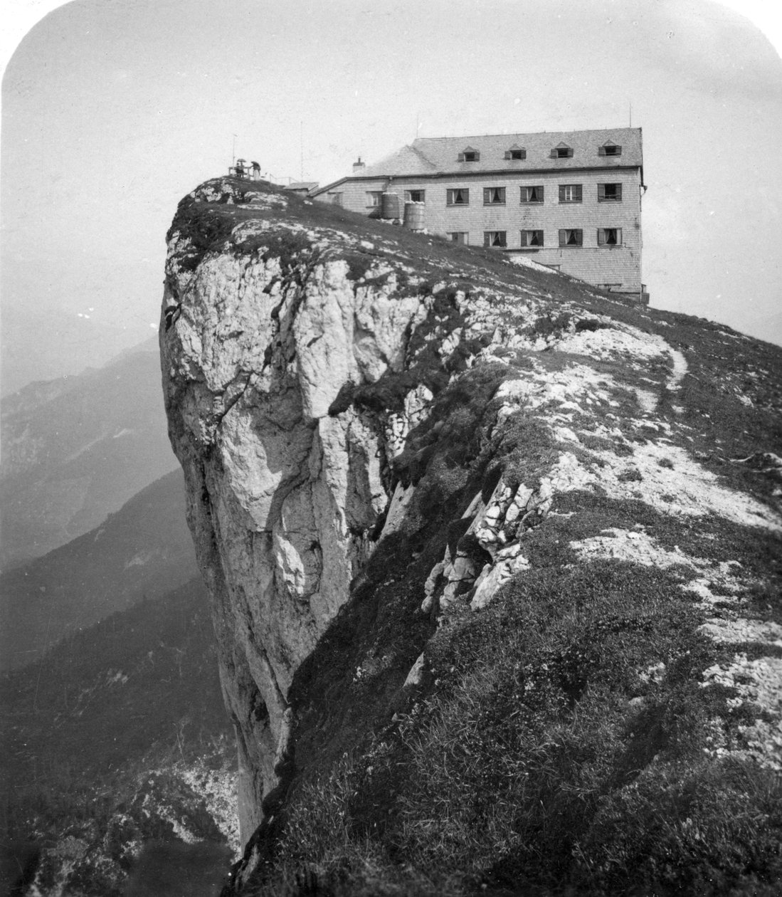 Hotel op de top van de berg Schafberg, Salzkammergut, Oostenrijk, ca. 1900 door Wurthle and Sons
