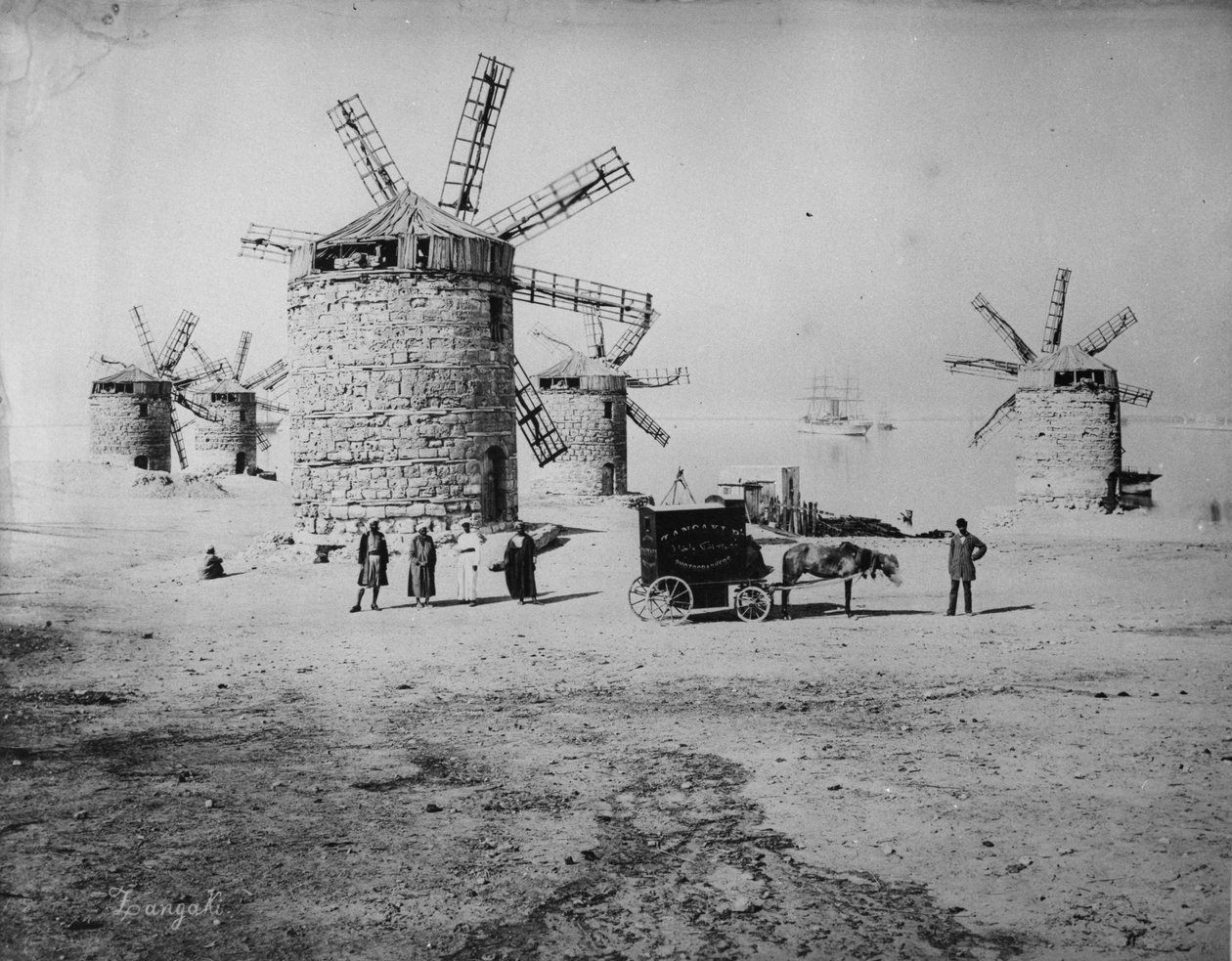 Fotograaf Zangaki en zijn mobiele donkere kamer, ca. 1880 door Zangaki Brothers